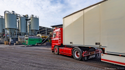 20251019-Tom-Holding-00611